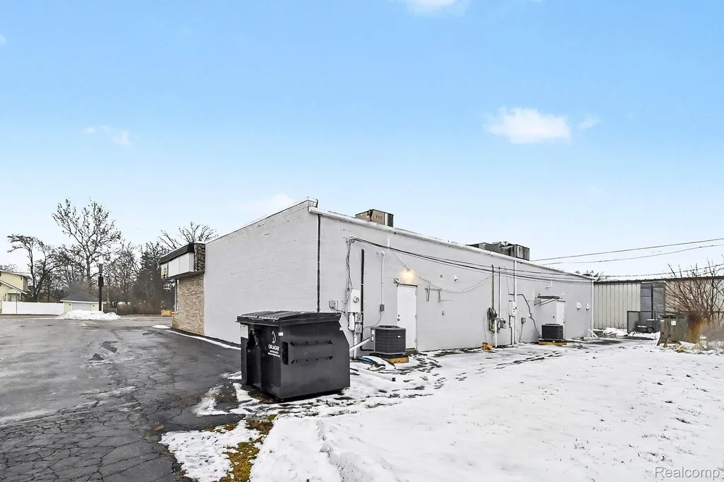 306 S Cedar Street Mason City MI 48854