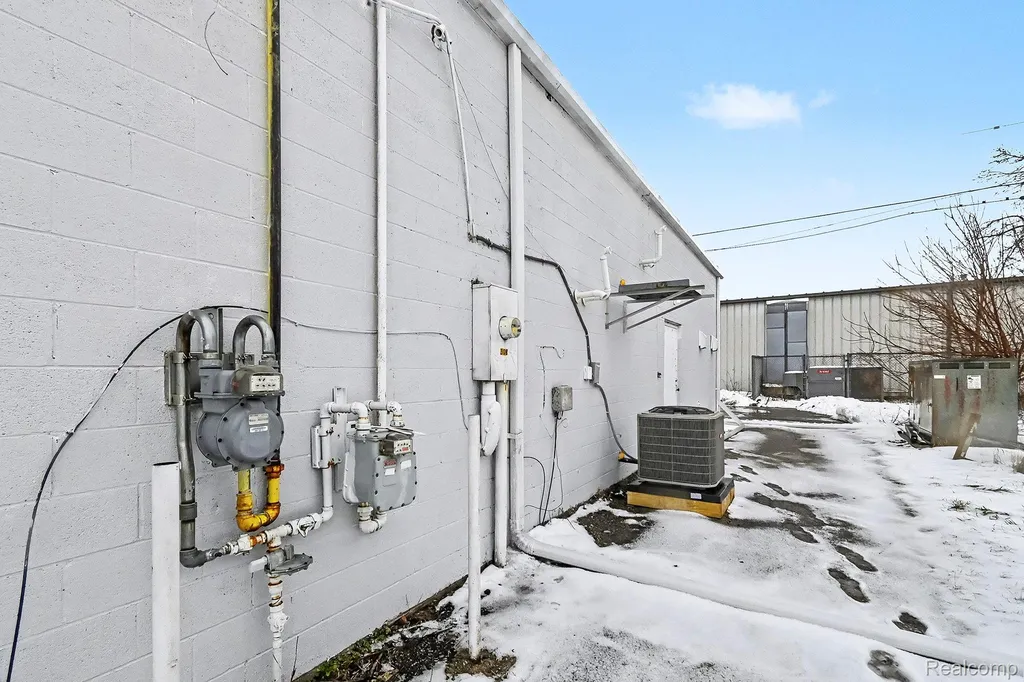 306 S Cedar Street Mason City MI 48854