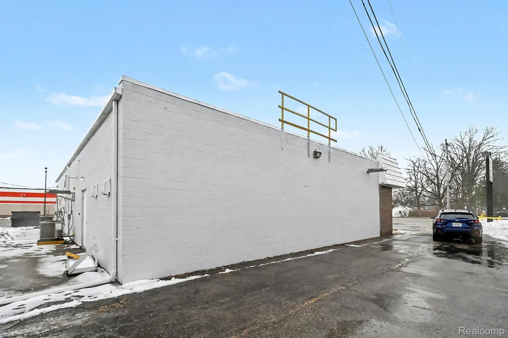 306 S Cedar Street Mason City MI 48854