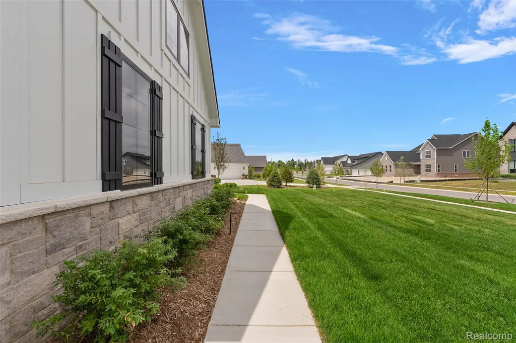 2691 Crystal Lake Drive Commerce Charter Township MI 48382