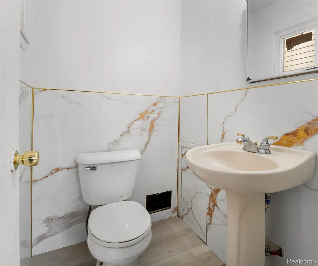 17809 Mcdougall Street Hamtramck City MI 48212