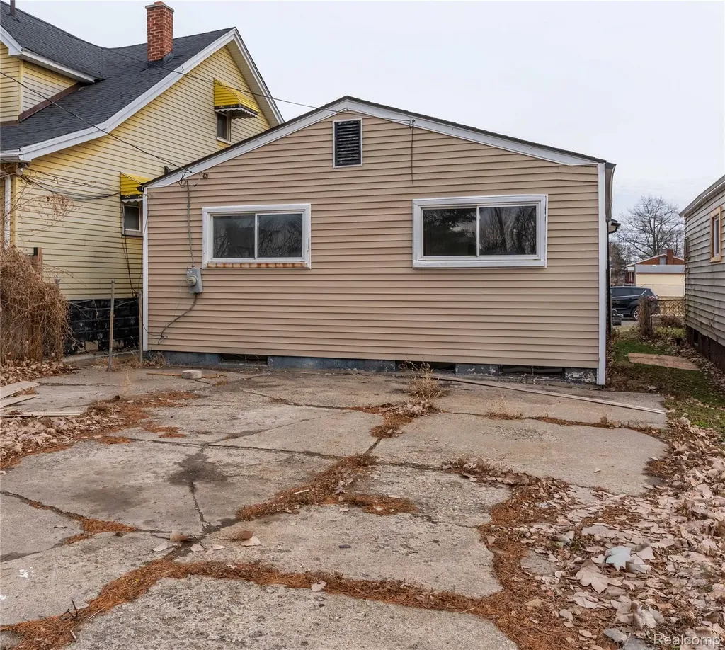 17809 Mcdougall Street Hamtramck City MI 48212