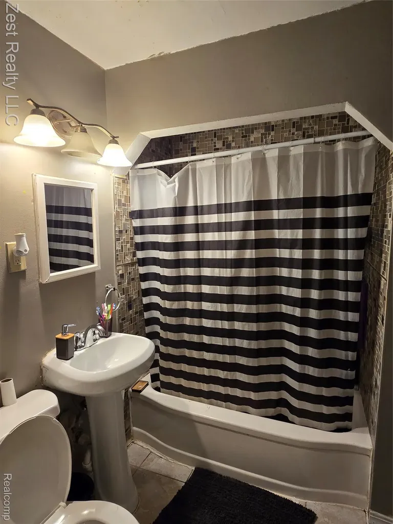 21433 Bethlawn Boulevard Royal Oak Charter Township MI 48220
