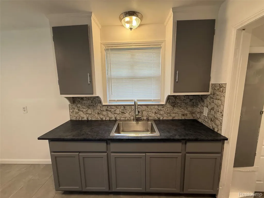 16083 Manning Street Detroit City MI 48205