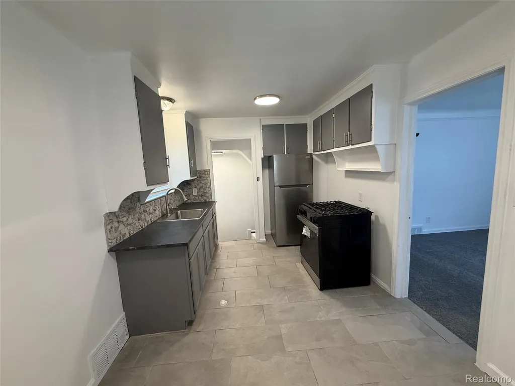16083 Manning Street Detroit City MI 48205