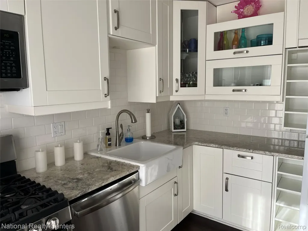 1200 Marseille Court Rochester Hills City MI 48307