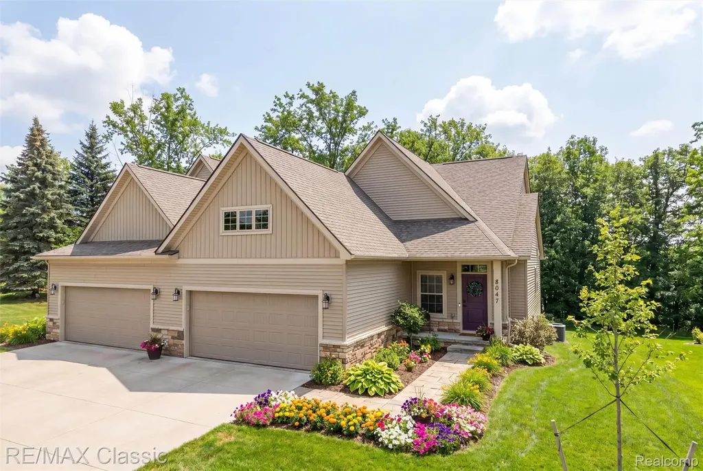 8047 Bridgestone Boulevard White Lake Charter Township MI 48386