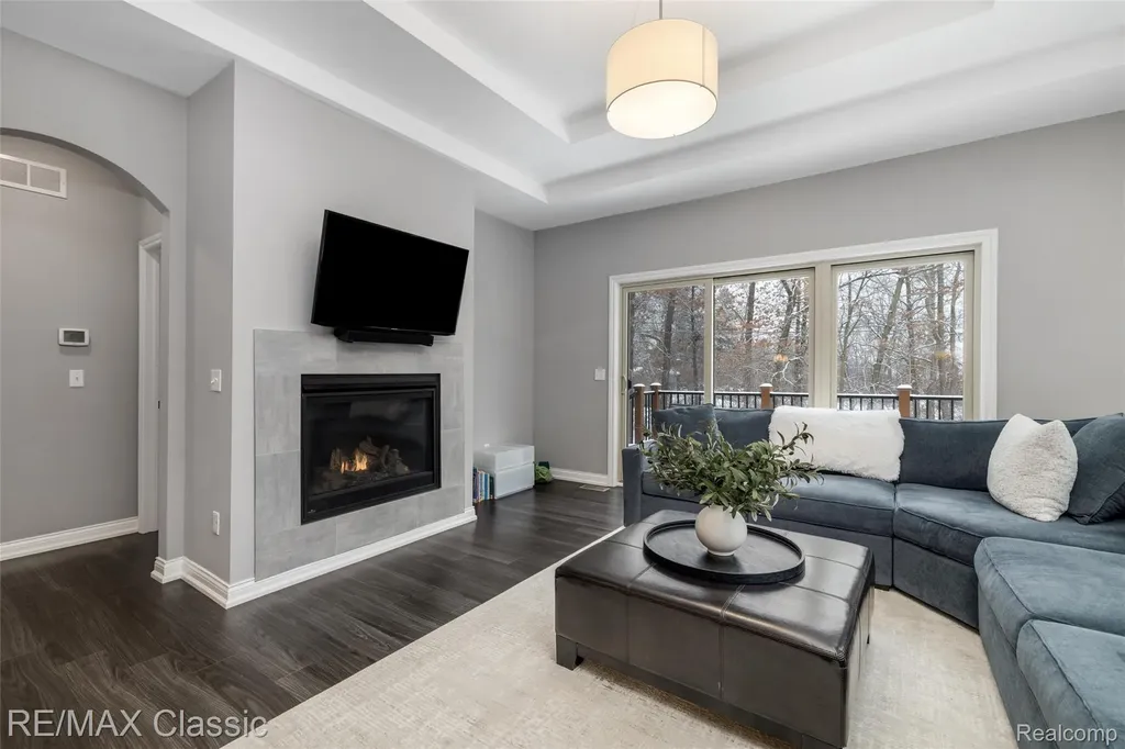 8047 Bridgestone Boulevard White Lake Charter Township MI 48386