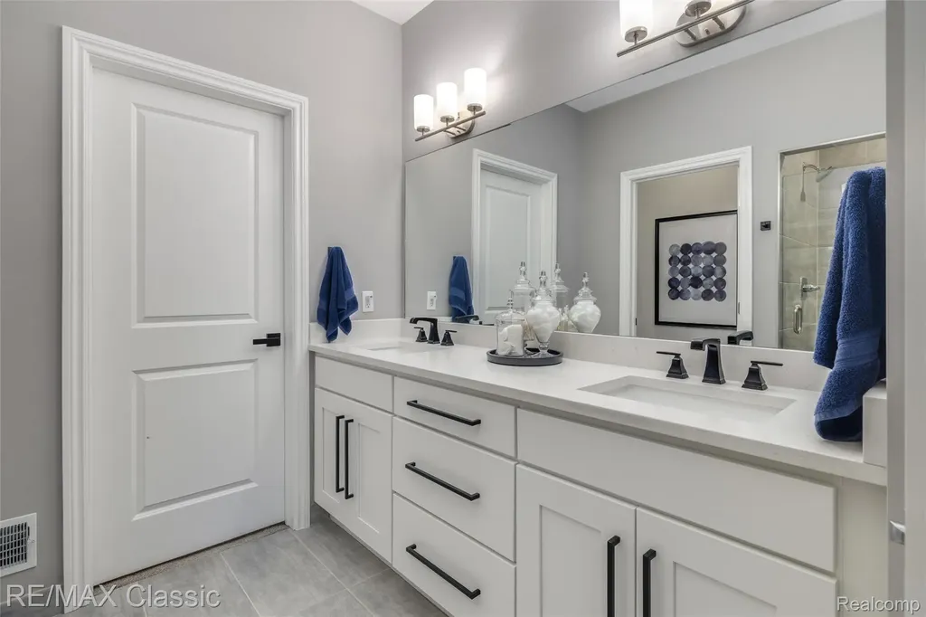 8047 Bridgestone Boulevard White Lake Charter Township MI 48386