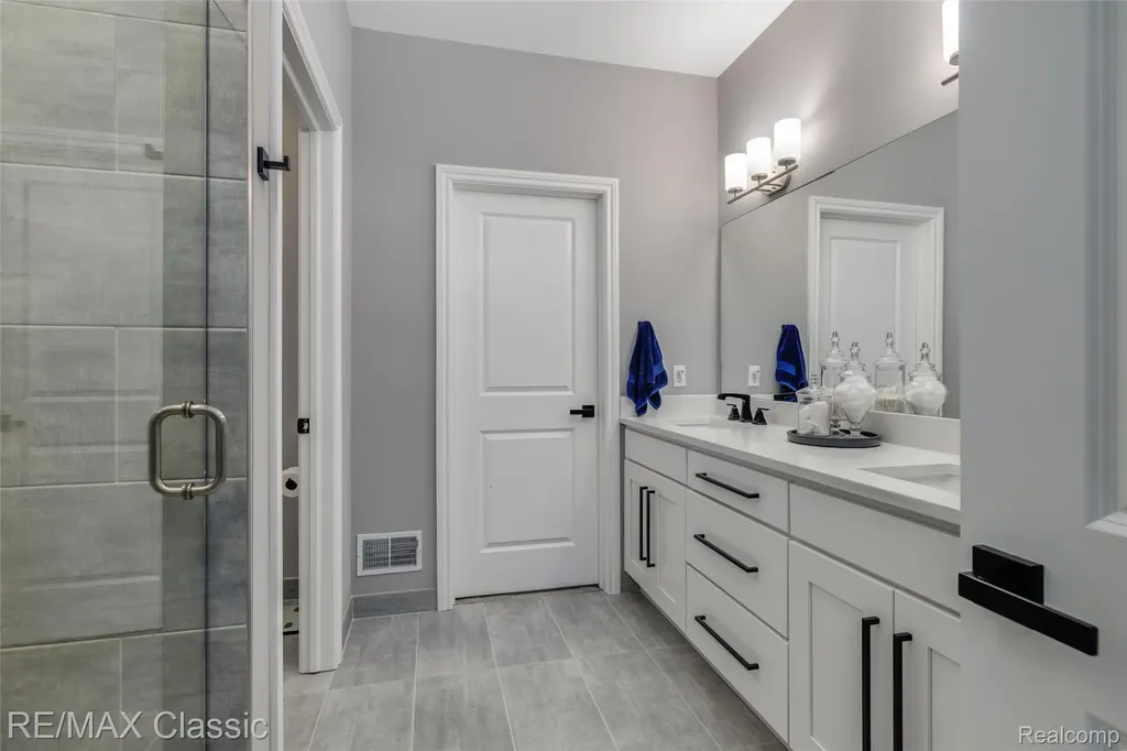 8047 Bridgestone Boulevard White Lake Charter Township MI 48386