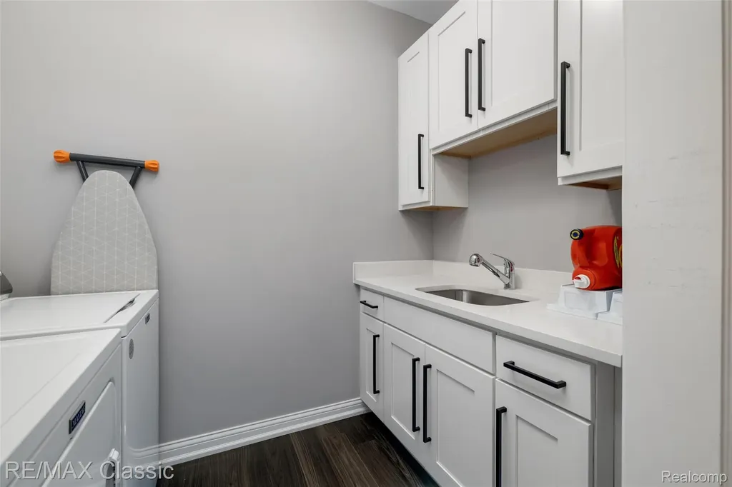 8047 Bridgestone Boulevard White Lake Charter Township MI 48386
