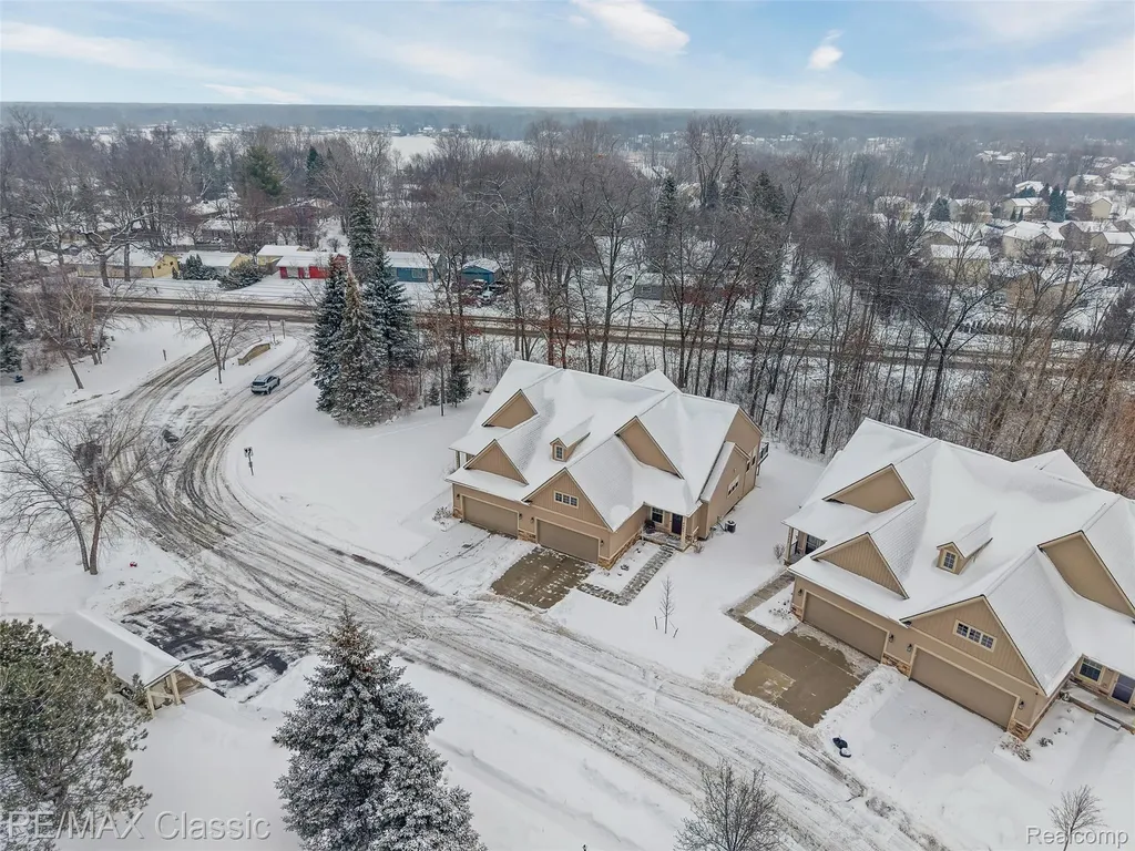 8047 Bridgestone Boulevard White Lake Charter Township MI 48386
