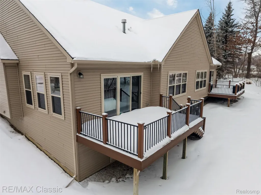 8047 Bridgestone Boulevard White Lake Charter Township MI 48386