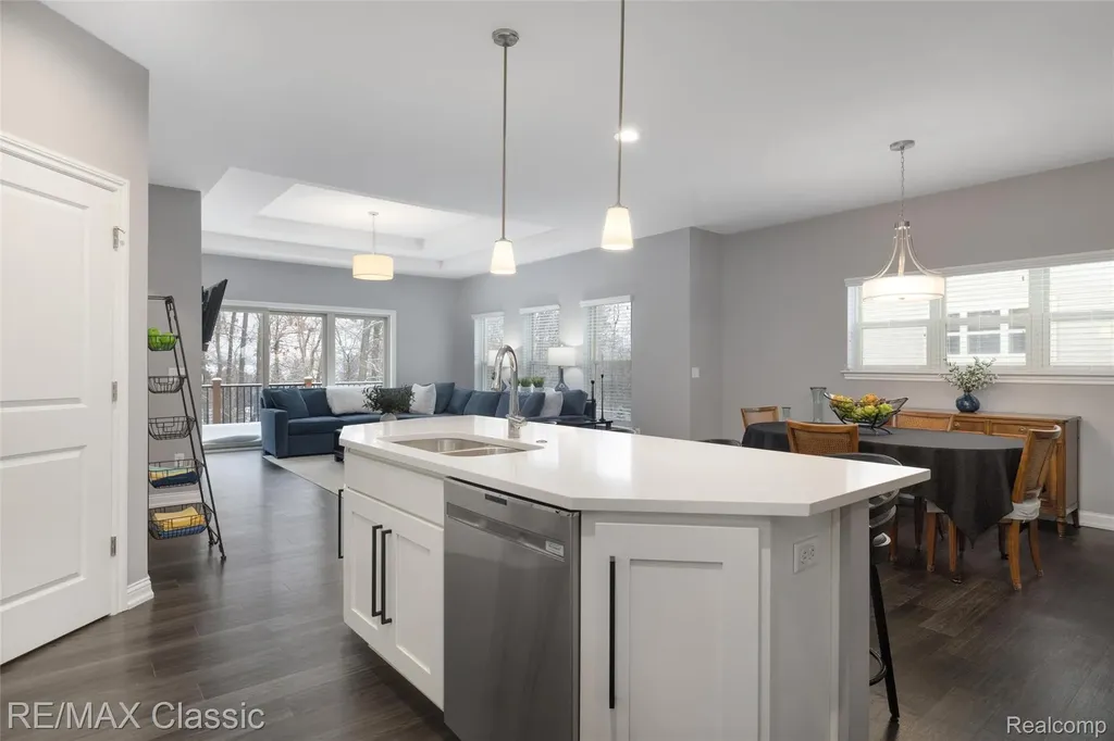8047 Bridgestone Boulevard White Lake Charter Township MI 48386