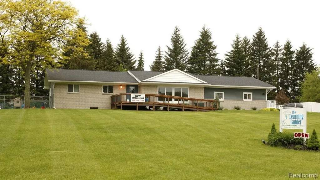1025 Yorkshire Drive Howell City MI 48843