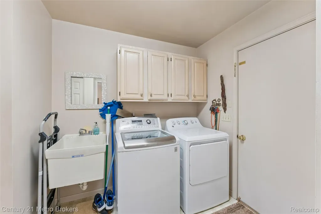 5464 N Seymour Road Flushing Charter Township MI 48433