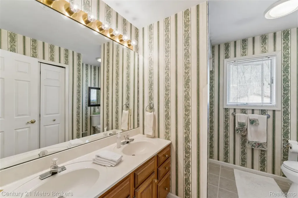 5464 N Seymour Road Flushing Charter Township MI 48433