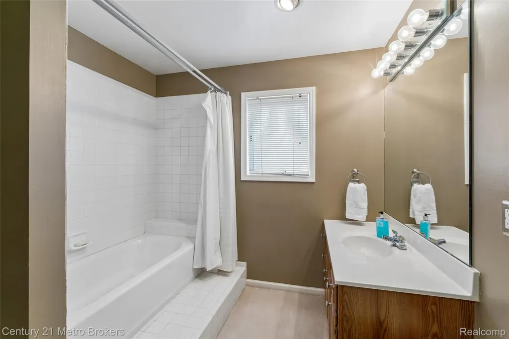 5464 N Seymour Road Flushing Charter Township MI 48433