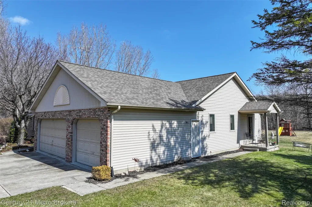 5464 N Seymour Road Flushing Charter Township MI 48433