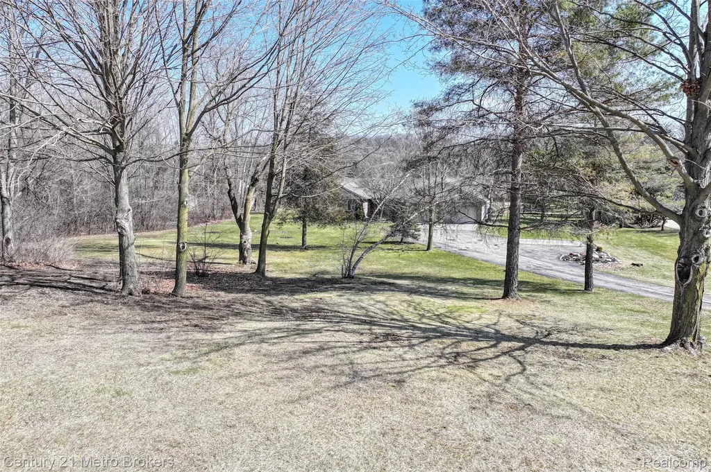 5464 N Seymour Road Flushing Charter Township MI 48433