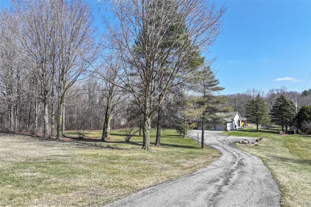5464 N Seymour Road Flushing Charter Township MI 48433