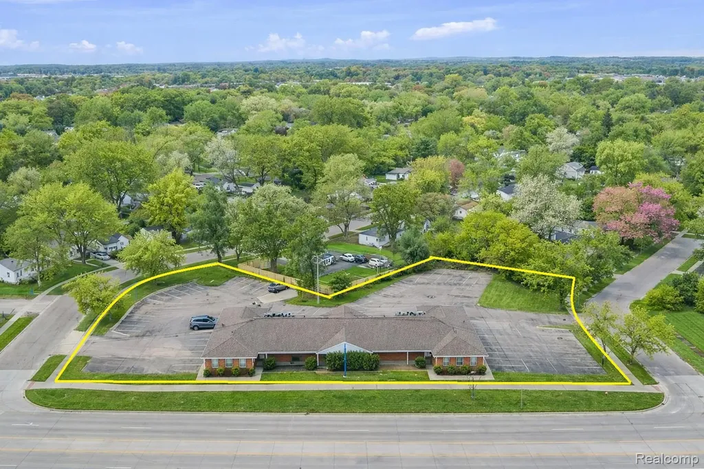 989 University Drive Pontiac City MI 48342
