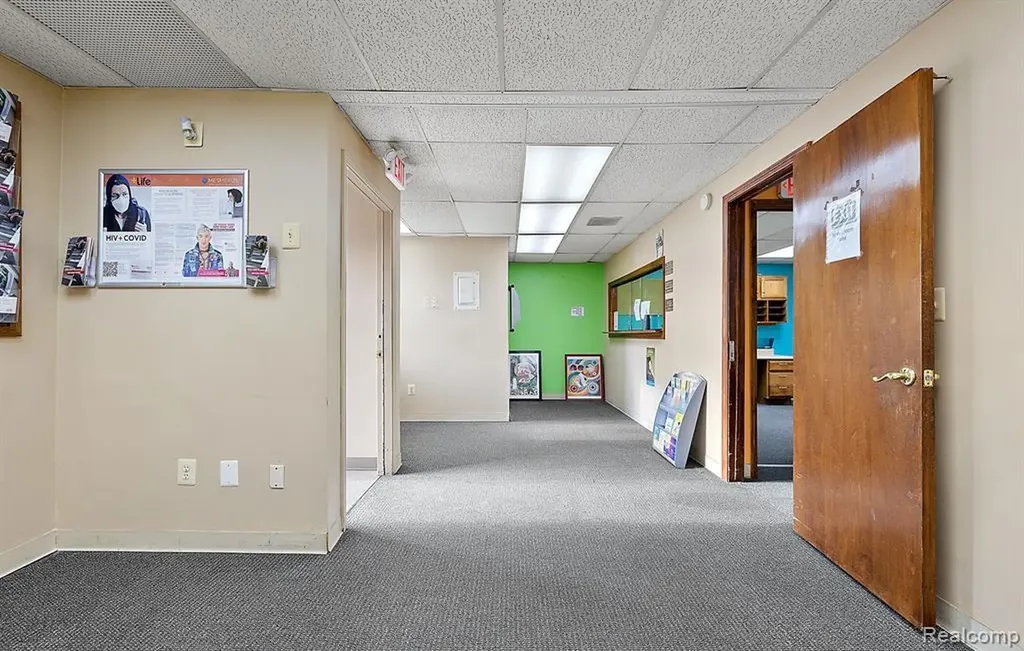 989 University Drive Pontiac City MI 48342