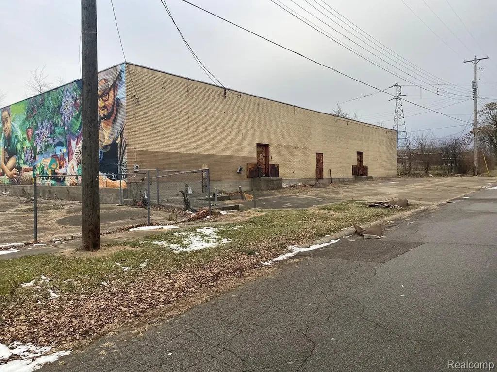 4514 N Saginaw Street Flint City MI 48505