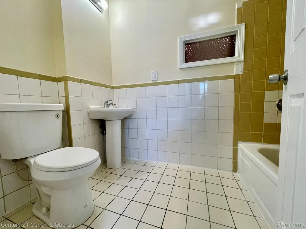 26141 Yale Street Inkster City MI 48141