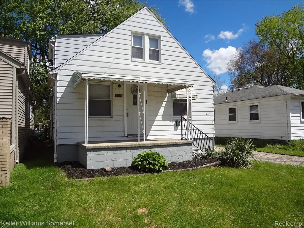 8127 Orchard Avenue Warren City MI 48089