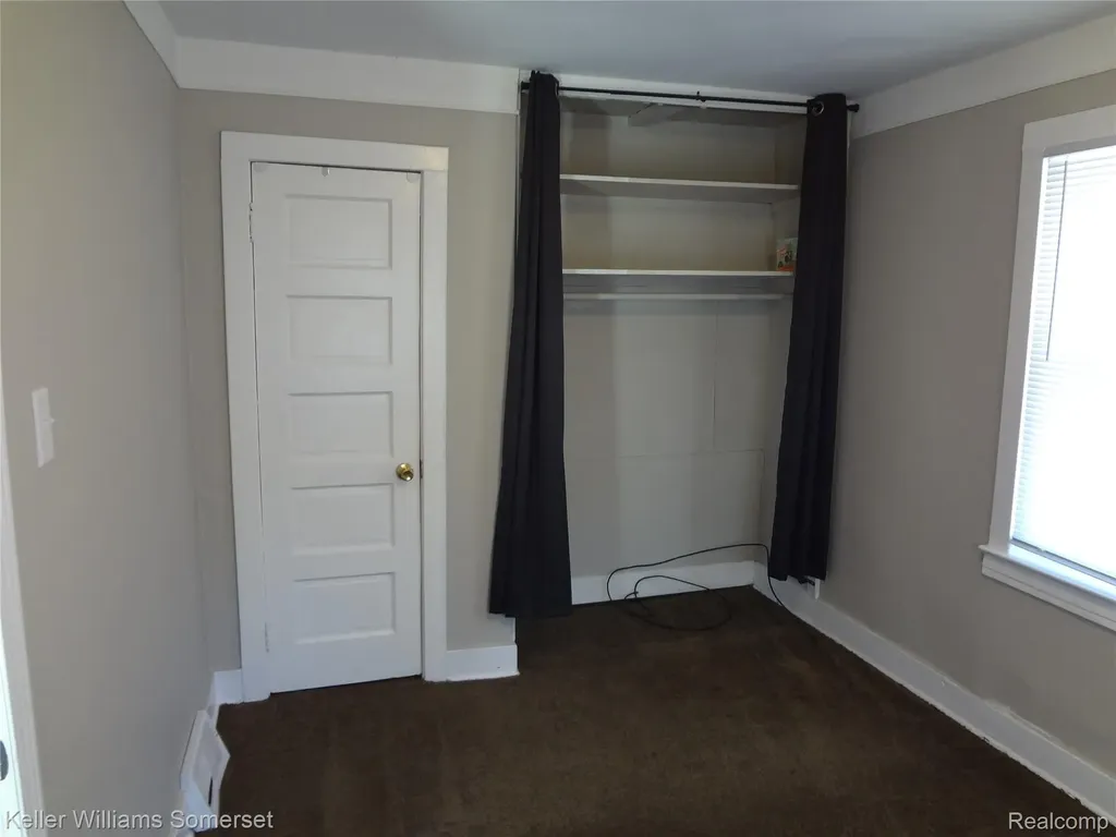 8127 Orchard Avenue Warren City MI 48089