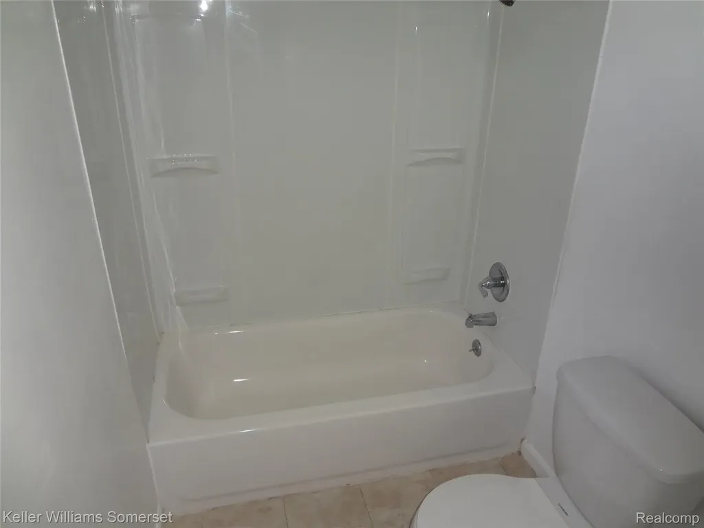 8127 Orchard Avenue Warren City MI 48089