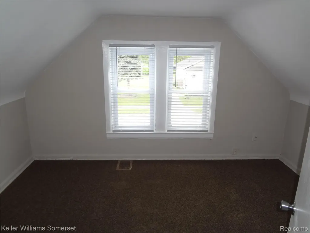 8127 Orchard Avenue Warren City MI 48089