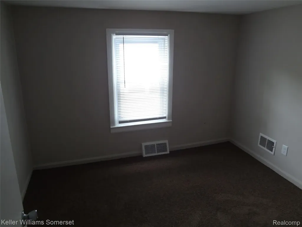 8127 Orchard Avenue Warren City MI 48089