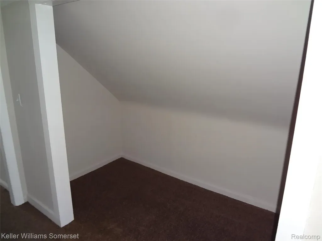 8127 Orchard Avenue Warren City MI 48089