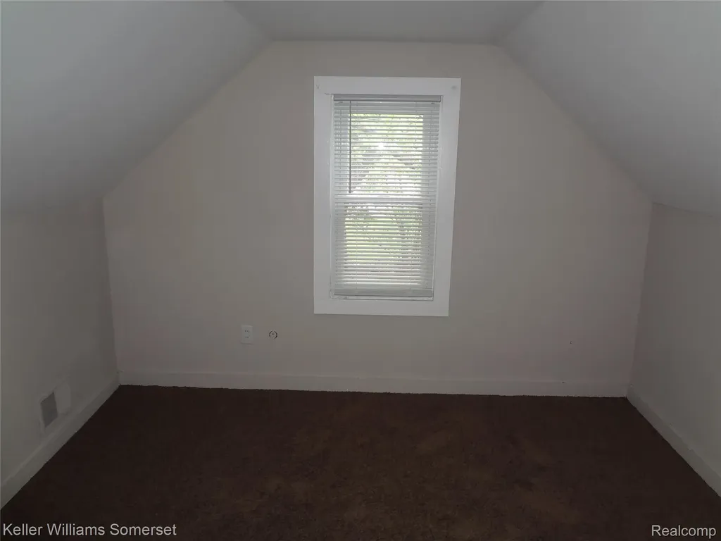 8127 Orchard Avenue Warren City MI 48089