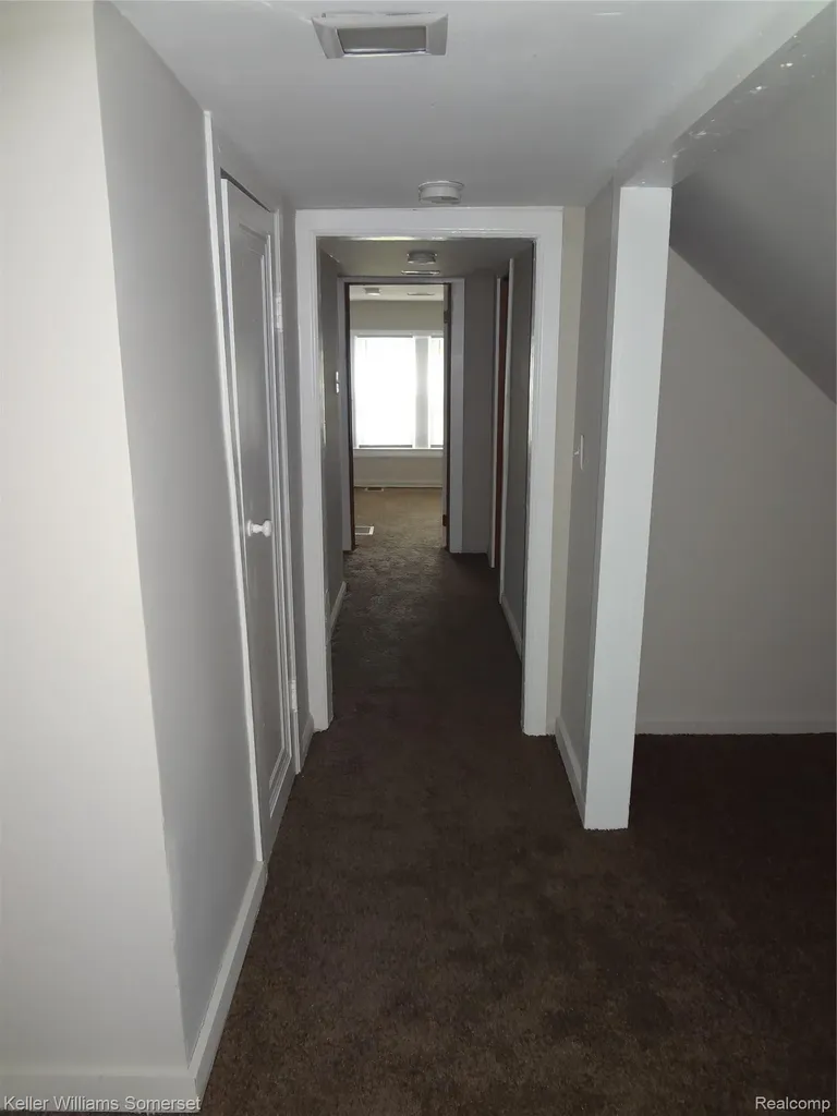 8127 Orchard Avenue Warren City MI 48089