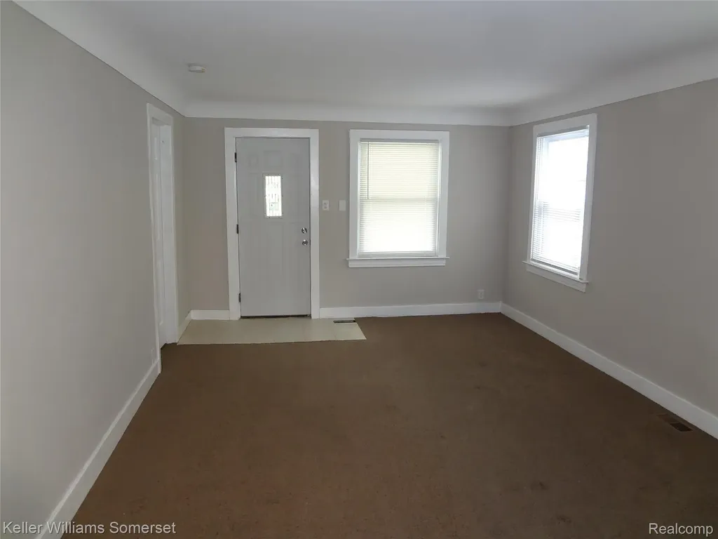 8127 Orchard Avenue Warren City MI 48089