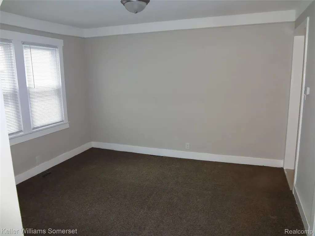 8127 Orchard Avenue Warren City MI 48089