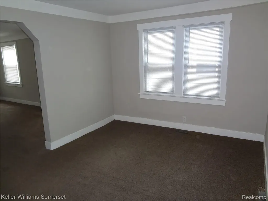 8127 Orchard Avenue Warren City MI 48089