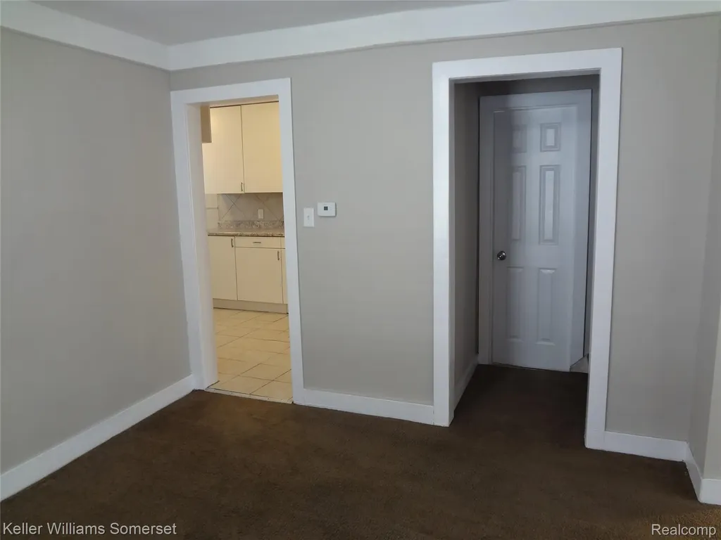 8127 Orchard Avenue Warren City MI 48089