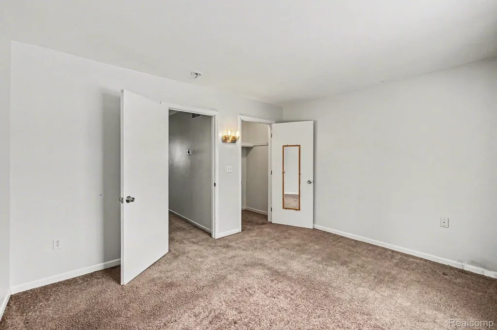 24326 Juliet Drive Center Line City MI 48015