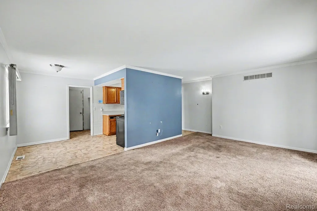 24326 Juliet Drive Center Line City MI 48015