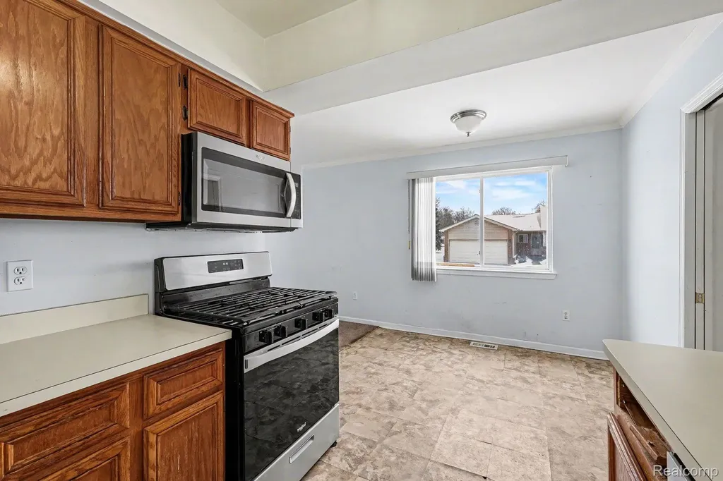 24326 Juliet Drive Center Line City MI 48015