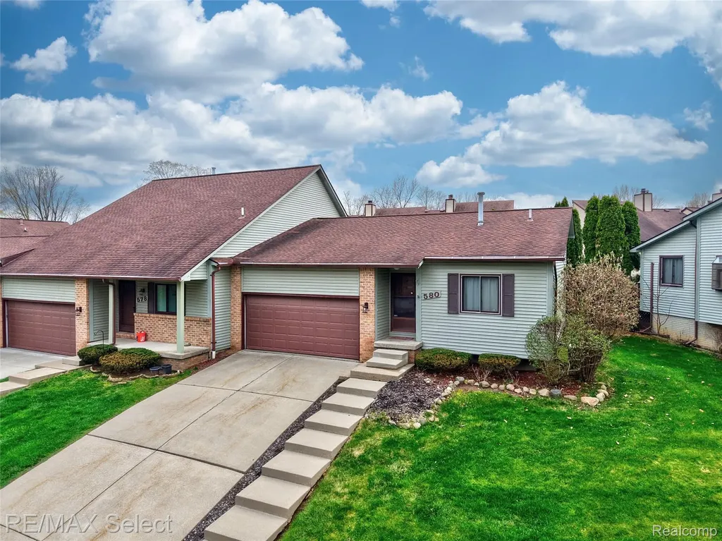 580 Oakbrook Circle Flushing City MI 48433
