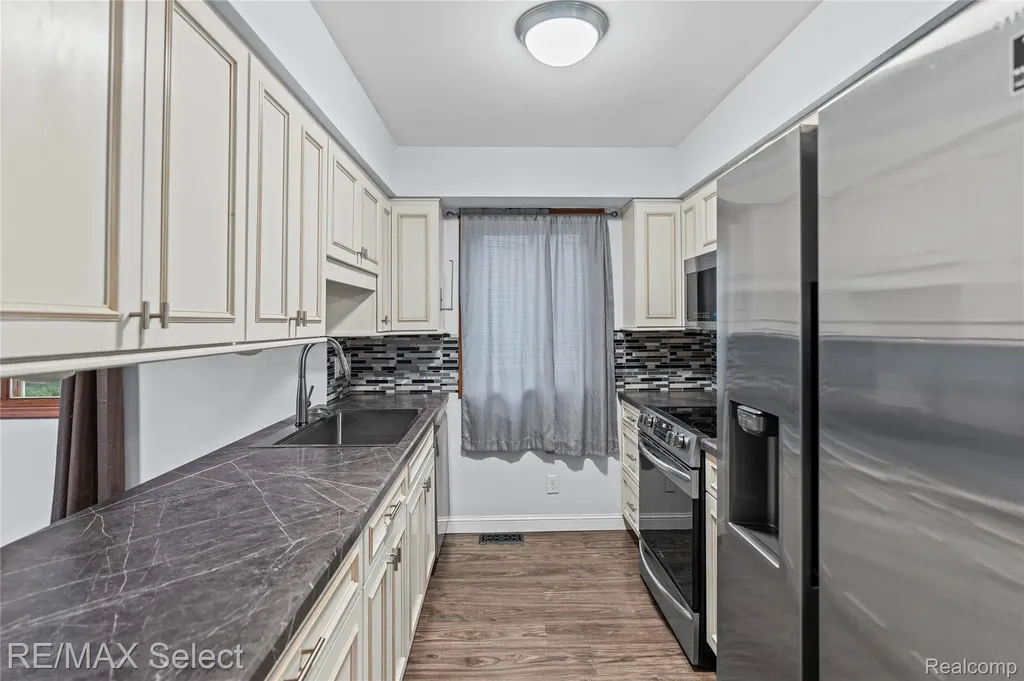 580 Oakbrook Circle Flushing City MI 48433