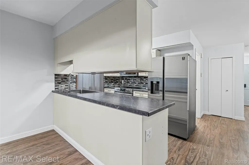 580 Oakbrook Circle Flushing City MI 48433