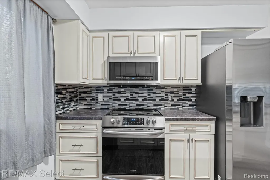 580 Oakbrook Circle Flushing City MI 48433