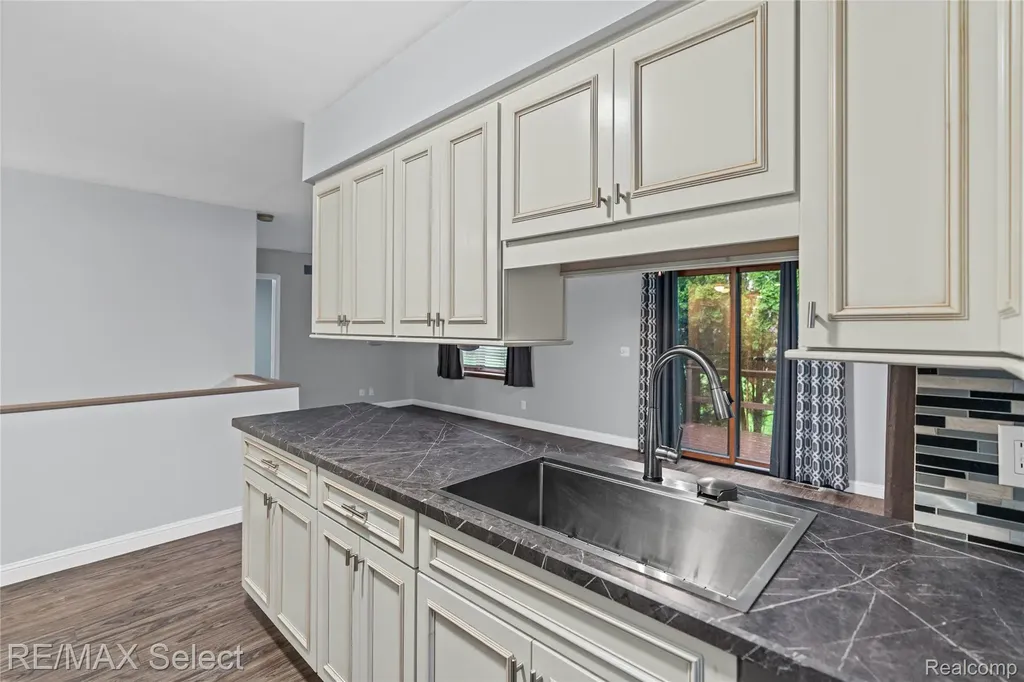 580 Oakbrook Circle Flushing City MI 48433