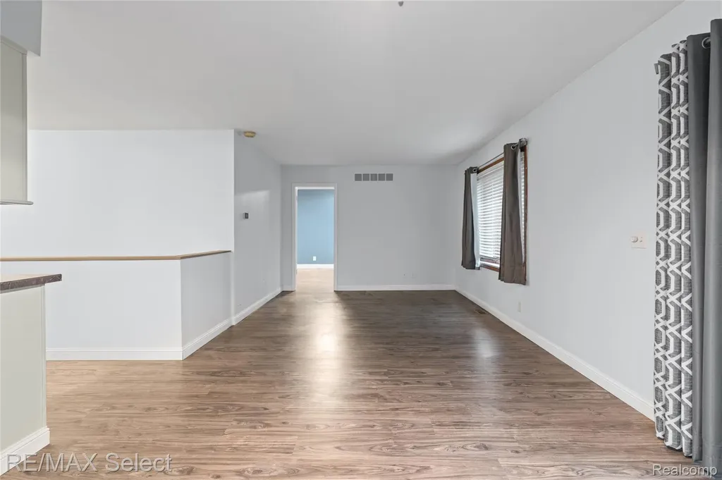 580 Oakbrook Circle Flushing City MI 48433